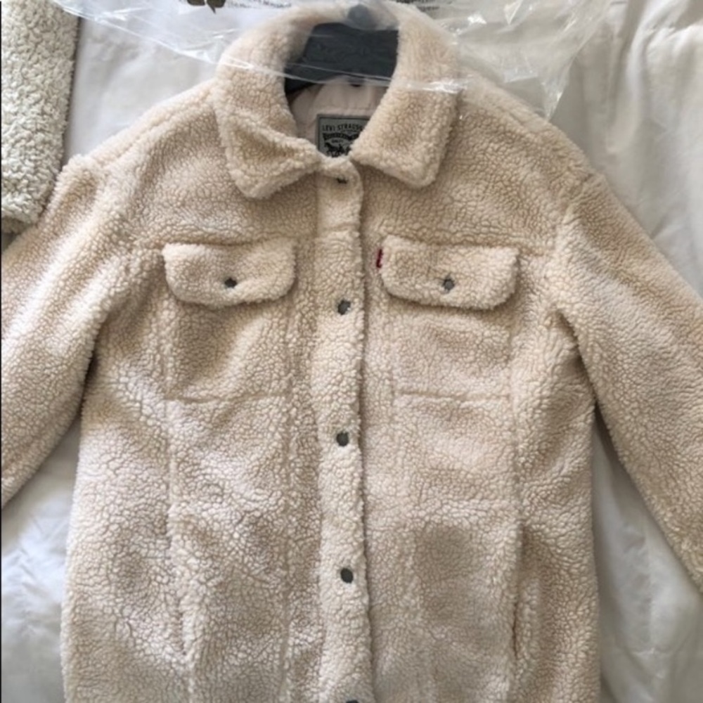 Woman’s Levi’s Sherpa jacket. New without tags